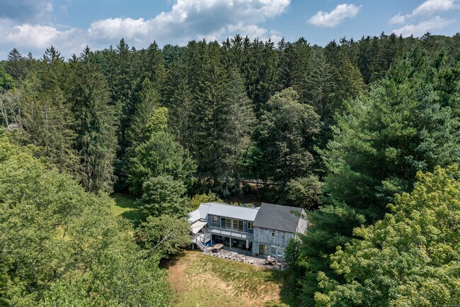 Foto del edificio - 359 Nettleton Hollow Rd