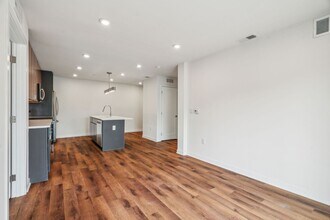 Interior Photo - Graduate Pointe