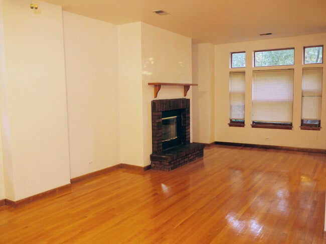 715 S Claremont, Apt 1 - Living/Great Room - Harris Point Chicago