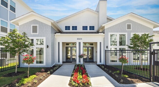 Foto del edificio - 8877 Lakes at 610 Dr