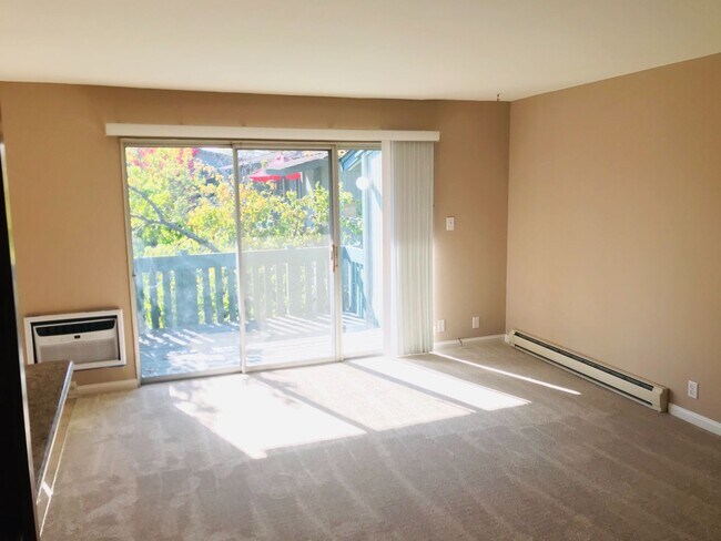 Foto del edificio - One Bedroom Condo