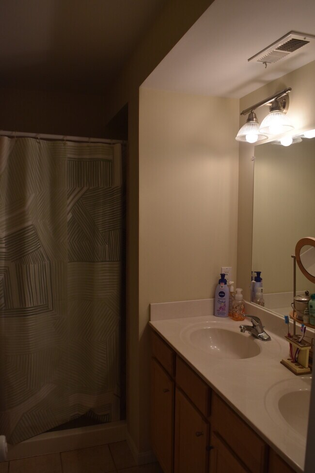 Foto del edificio - 4625 Dillon St