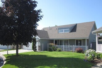 Building Photo - 1506 E Vanetta Ave