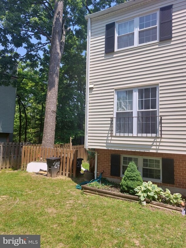 Primary Photo - 24 Maple Hollow Ct
