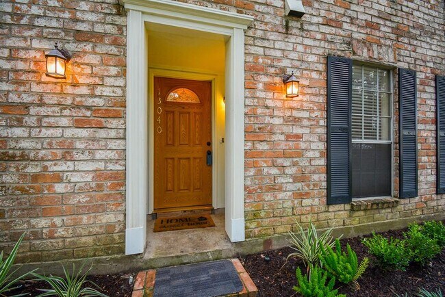 Building Photo - 13040 Trail Hollow Dr