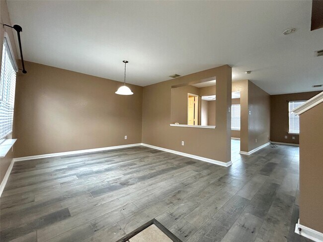 Foto del edificio - 6139 Springbrook Garden Ln