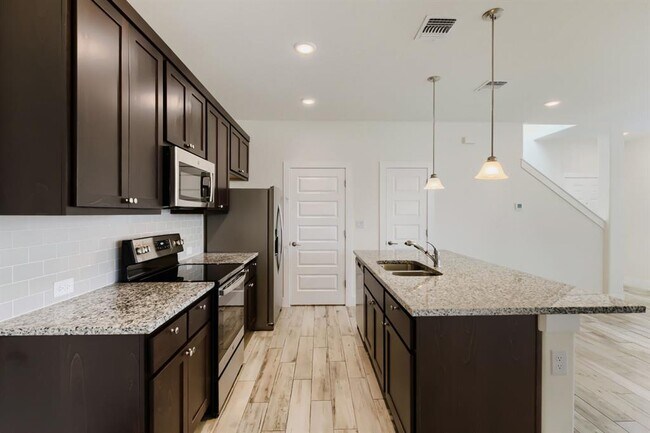 Building Photo - 417 Parkline Dr