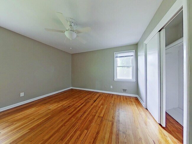Foto del edificio - 1119 Oakdale Rd