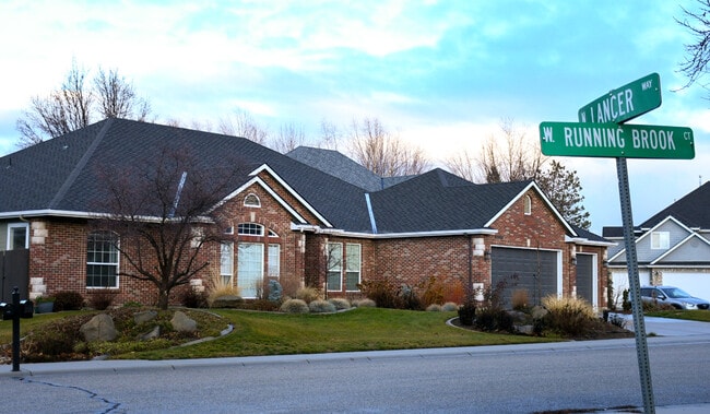Foto del edificio - 12666 W Running Brook Ct