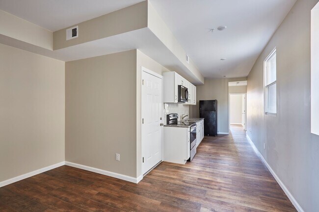 Building Photo - 5514 Woodland Ave