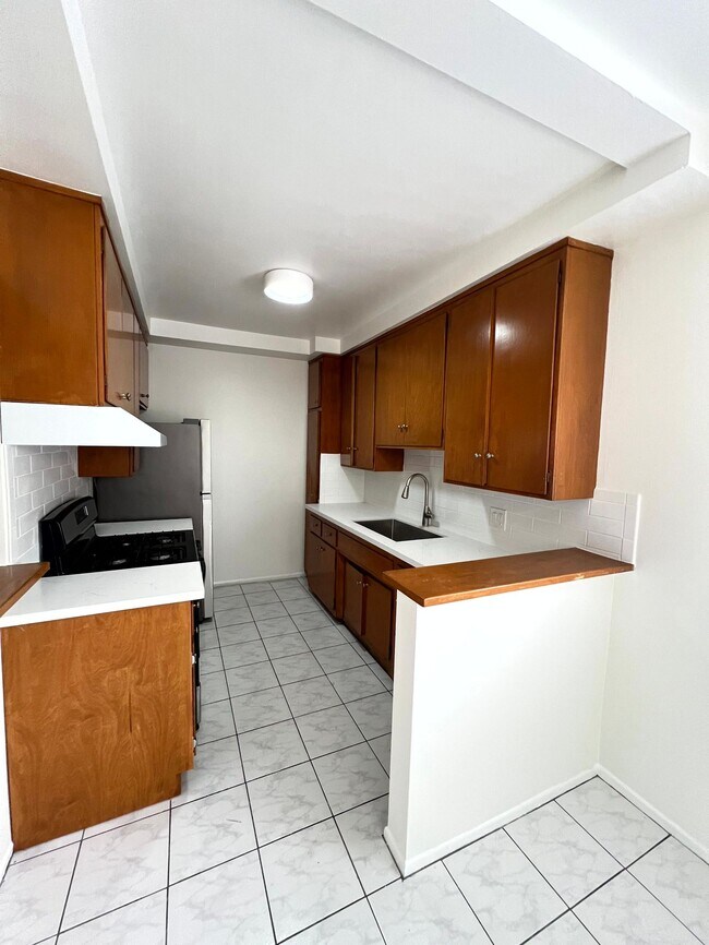 Foto del edificio - 1322 Amherst Ave