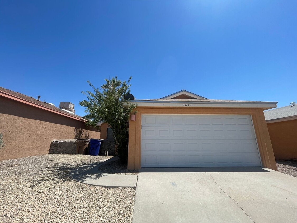 Primary Photo - Charming 3-bedroom, 2-bathroom Home locate...