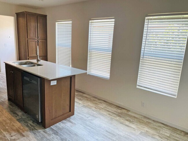 Foto del edificio - 533 E Sullivan St