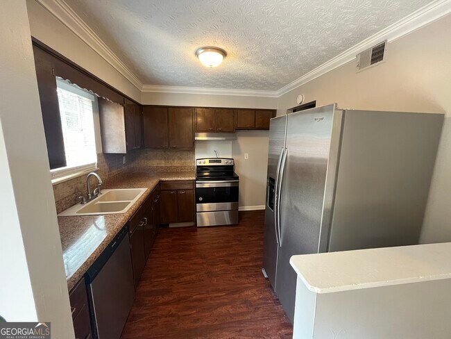 Building Photo - 2615 Stratford Ln