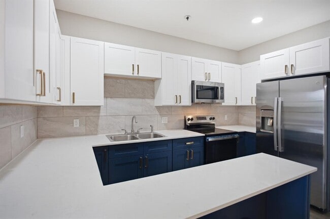 Building Photo - 611 Carpenter Ave