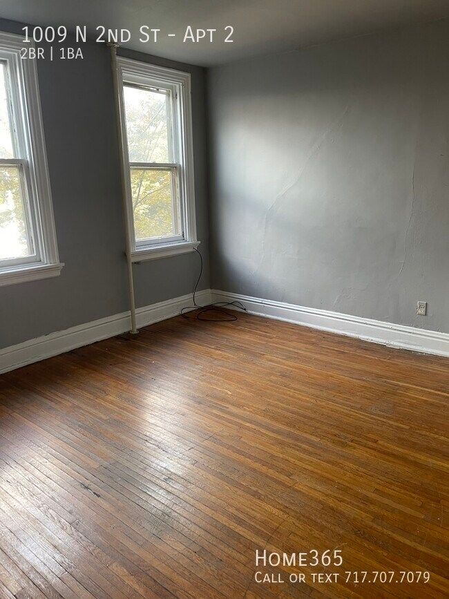 Building Photo - Charming 2 Bedroom, 1 Bathroom Unit Availa...