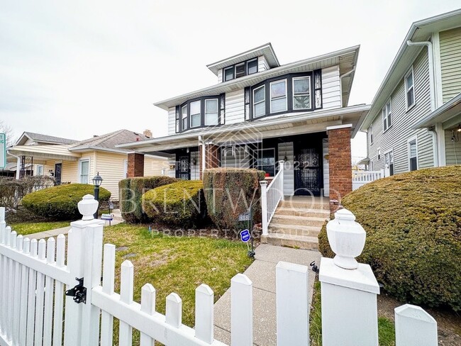 Building Photo - Charming 3-Bedroom Home with Modern Kitche...