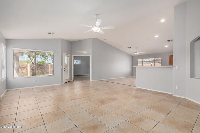 Foto del edificio - 15548 N 156th Ln