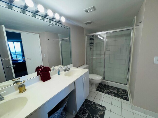 Foto del edificio - 3300 NE 191st St