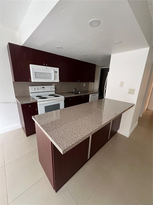 Foto del edificio - 9310 W Flagler St