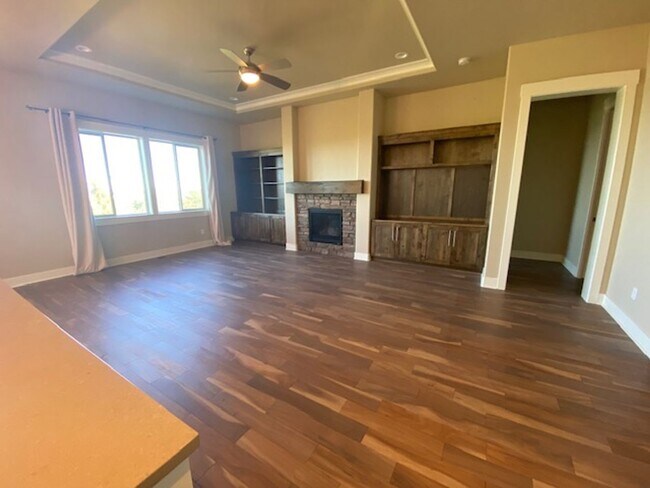 Foto del edificio - Custom home looking over Rivers Edge golf ...