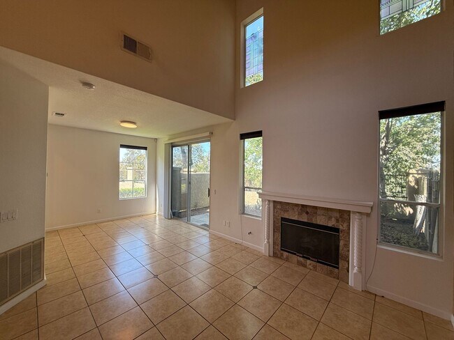 Foto del edificio - Stunning 2B/2.5BA house available for leas...