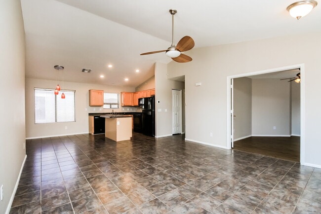 Foto del edificio - 41661 W Sunland Dr