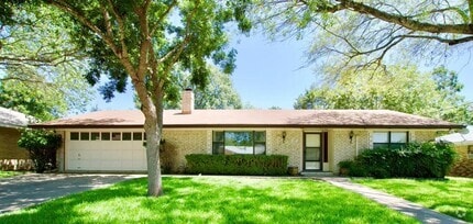 Building Photo - 129 Crestwood Dr