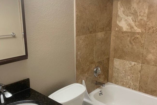 Foto del edificio - 1225 SE Main St