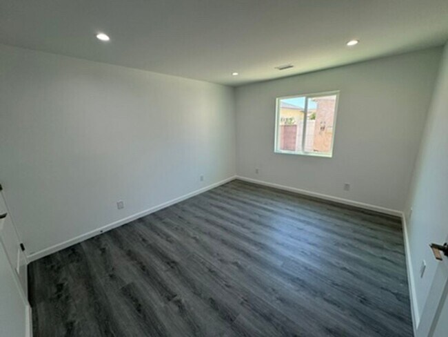 Building Photo - Beautiful 2 Bedroom in Norwalk