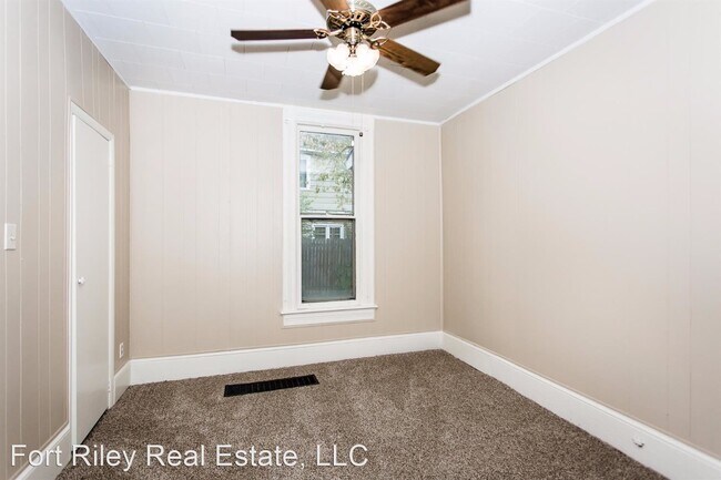 Building Photo - 3 br, 1 bath House - 337 W. 5th Street