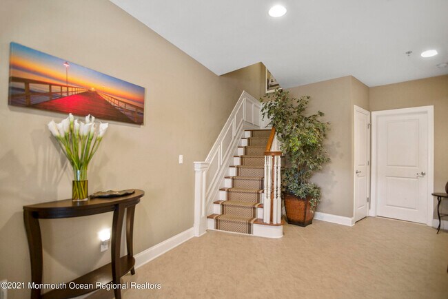 Building Photo - 204 Villa Dr
