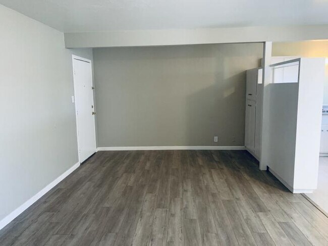 Building Photo - 1 bedroom in Oakland CA 94605