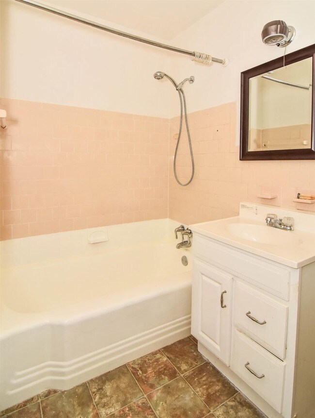 Foto del edificio - 2011 Cool Lane