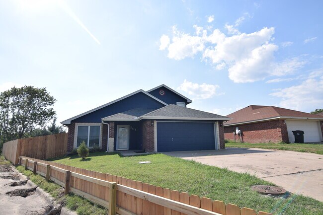 Building Photo - 201 Cedar Ridge Dr