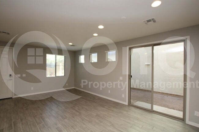 Building Photo - 5742 W Raymond St