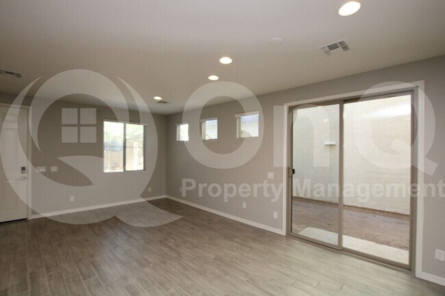 Foto del edificio - 5742 W Raymond St