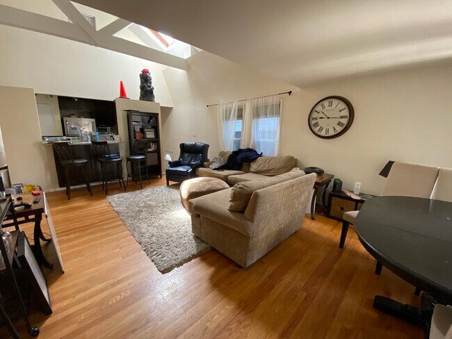 Foto del edificio - 1653 N Halsted St