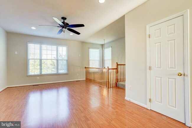 Foto del edificio - 6388 James Harris Way