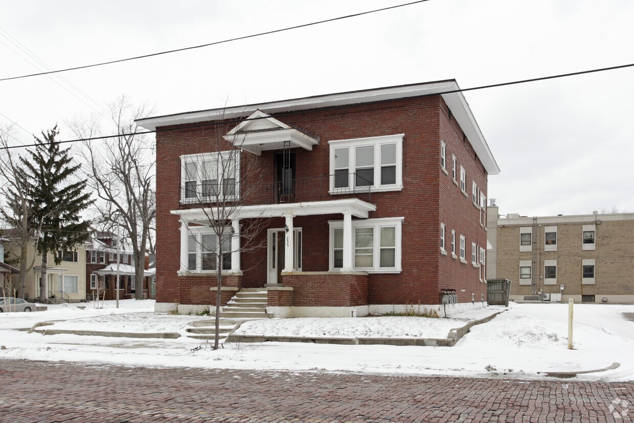 Primary Photo - 833-835 Cherry Dr SE