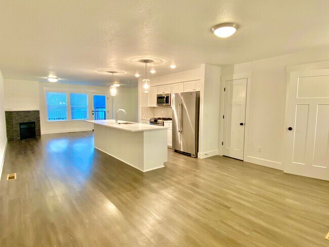 Foto del edificio - CHAMPION VILLAGE LUXURY TOWNHOME IN SANDY,...