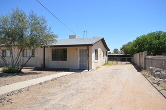 Building Photo - 1150 N Santa Rosa Ave