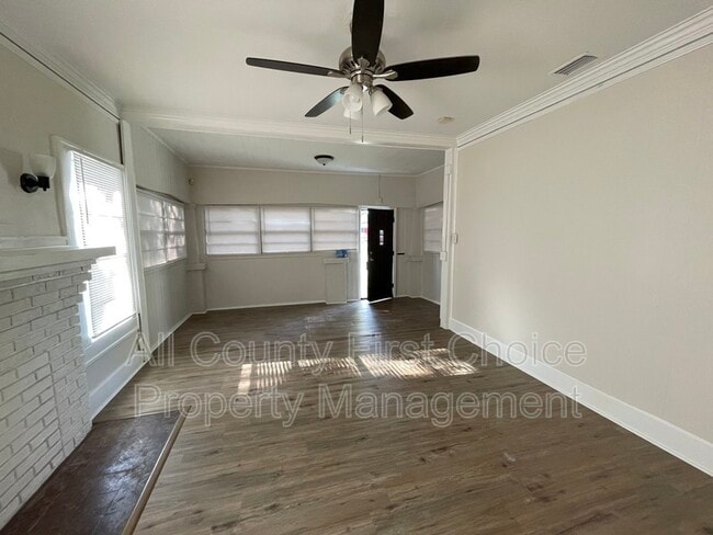 Building Photo - 1111 James Ave S