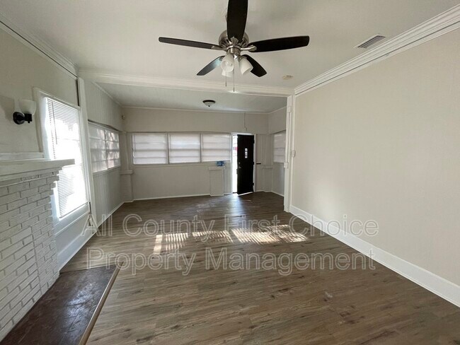 Foto del edificio - 1111 James Ave S