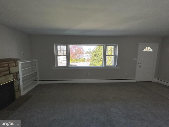 Building Photo - 637 N Tyson Ave