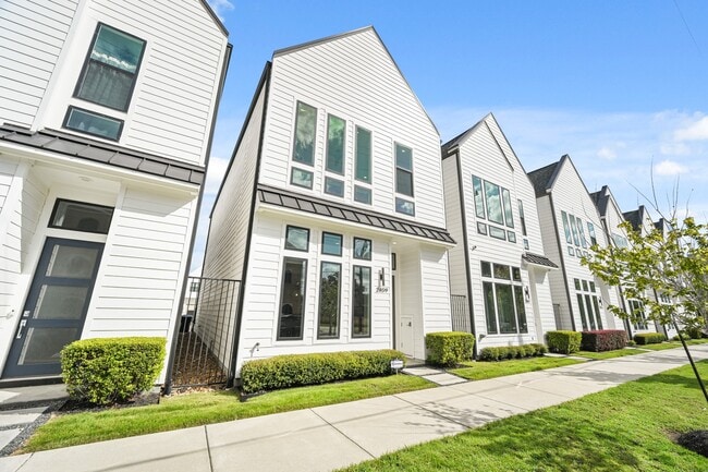 Building Photo - 2409 Webster St