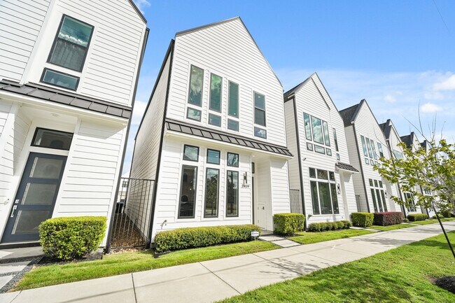 Foto del edificio - 2409 Webster St