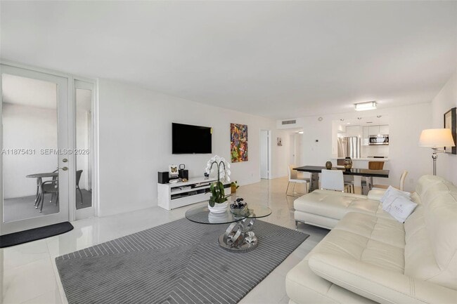 Foto del edificio - 5401 Collins Ave