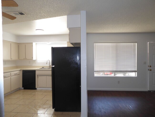 Foto del edificio - 824 Capehart Ct