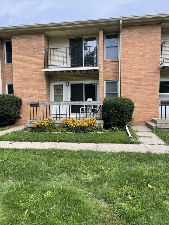 Front of Townhouse - 731 W 9th Ave